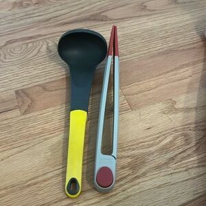 Bundle of two Joseph Joseph kitchen tools